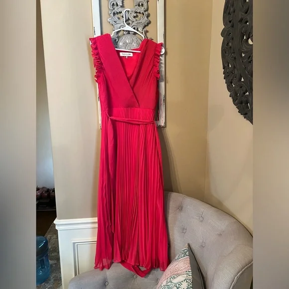 Size 14 Hot pink pleated Taylor semi-formal dress with flutter sleeve detail - Picture 1 of 3